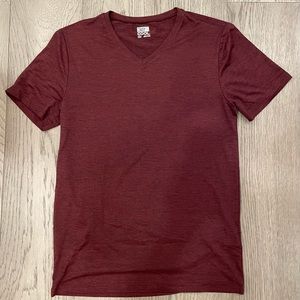 32 Cool Burgundy V-Neck M